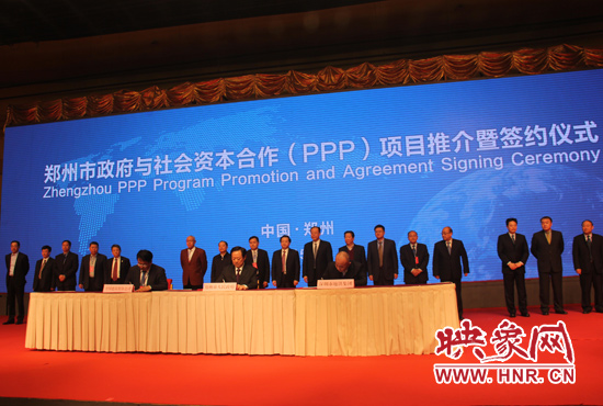 簽約儀式現(xiàn)場 簽約儀式現(xiàn)場