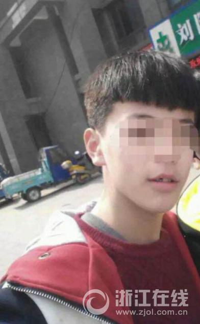 杭州余杭一小區(qū)發(fā)生血案 14歲男孩被繼母砍死 杭州余杭一小區(qū)發(fā)生血案 14歲男孩被繼母砍死