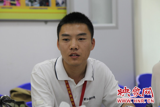 富士康鄭州園區(qū)塑藝制造中心組裝一廠周邊行政員彭胡 富士康鄭州園區(qū)塑藝制造中心組裝一廠周邊行政員彭胡