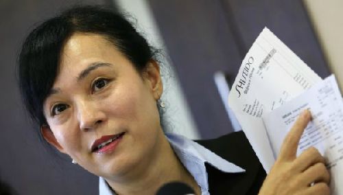 翁靜晶11月16日召開記者會交代定慧寺賬目詳情。 翁靜晶11月16日召開記者會交代定慧寺賬目詳情。