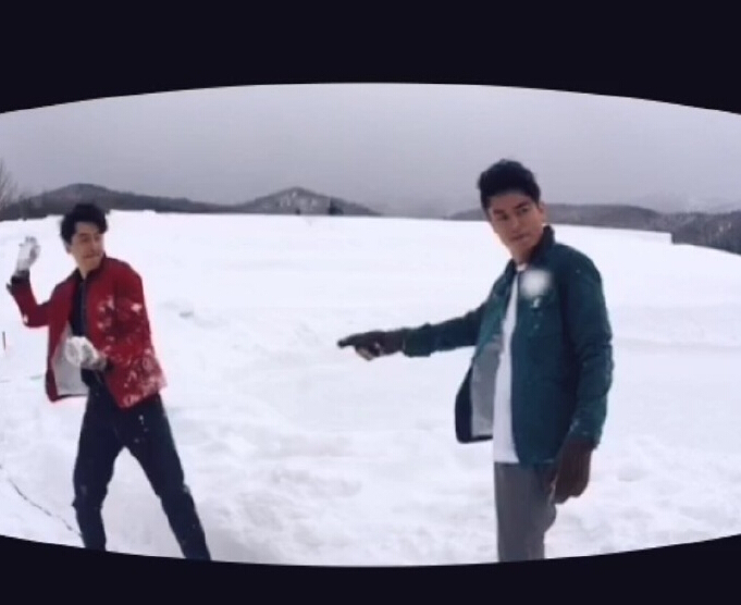 胡歌和霍建華為雜志拍攝了一組封面照,二人穿著同款風衣,在白雪中端著咖啡,恩愛“虐狗” 胡歌和霍建華為雜志拍攝了一組封面照,二人穿著同款風衣,在白雪中端著咖啡,恩愛“虐狗”