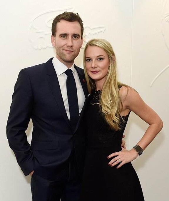 《哈利波特》納威訂婚 巴黎鐵塔下求婚女友成功 《哈利波特》納威訂婚 巴黎鐵塔下求婚女友成功