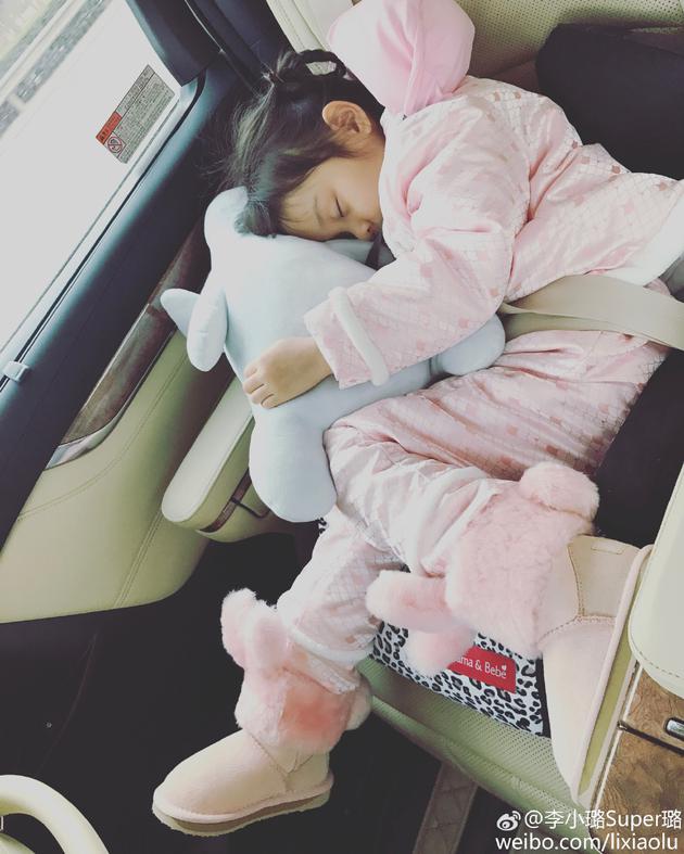 甜馨巧妙回答阿姨問話 網友:段子手已上線 甜馨巧妙回答阿姨問話 網友:段子手已上線