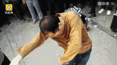 大叔大媽創打架舞逆天搖擺 小拳拳捶你胸口舞種升級