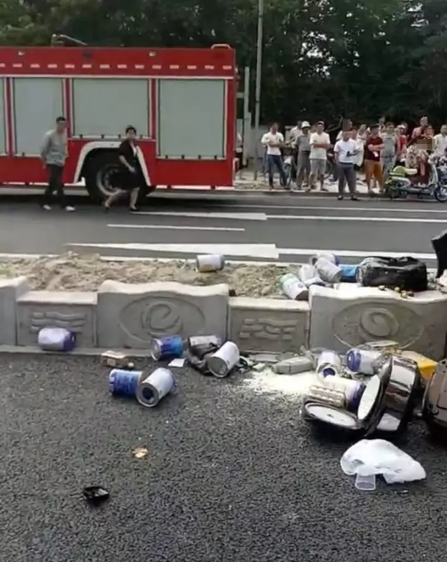 不值！小車四腳朝天司機身亡 死者只為偷幾罐奶粉