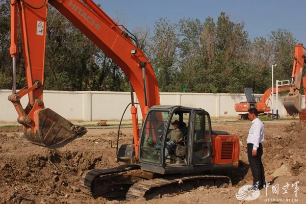空軍找上藍翔技校聯合培訓:為的就是挖掘機