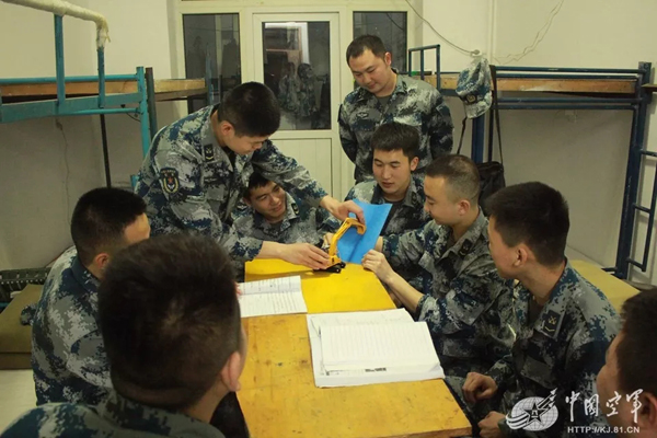 空軍找上藍翔技校聯合培訓:為的就是挖掘機