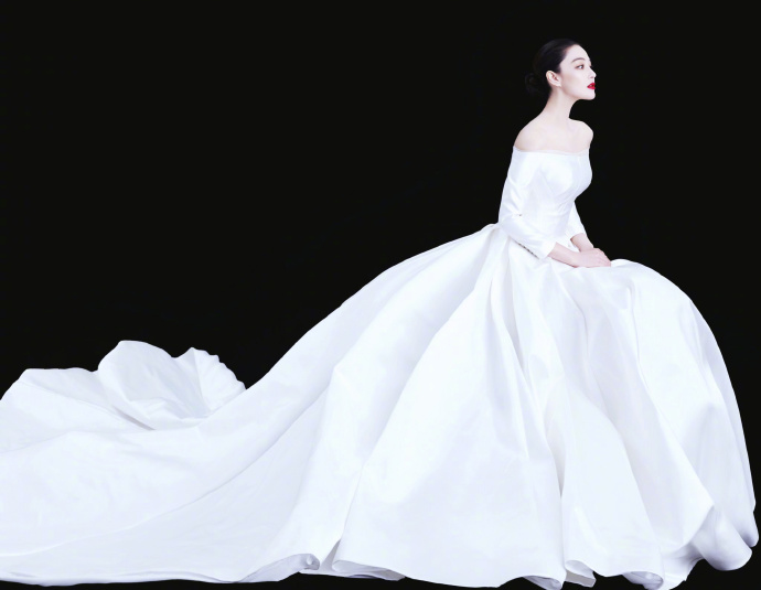 張馨予的婚紗成了淘寶爆款,知道價格后讓人大跌眼鏡! 張馨予的婚紗成了淘寶爆款,知道價格后讓人大跌眼鏡!