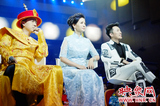 當晚產生的冠亞軍,陳琨(中)、劉雯(右)、郭嘉寧 當晚產生的冠亞軍,陳琨(中)、劉雯(右)、郭嘉寧