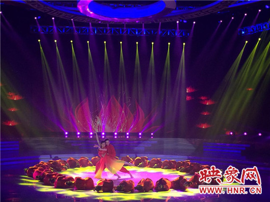 張傲月舞蹈《紅彤彤的年》 張傲月舞蹈《紅彤彤的年》