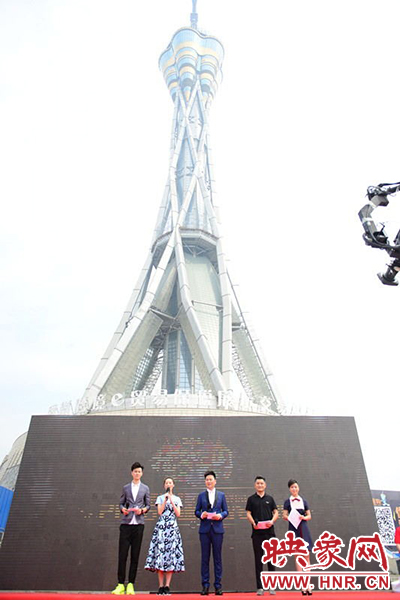 “擂響中國”全國戲迷擂臺賽在中原福塔舉辦海選活動 “擂響中國”全國戲迷擂臺賽在中原福塔舉辦海選活動