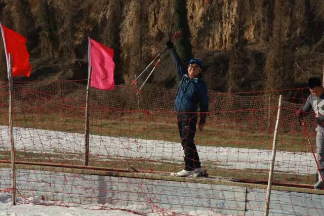 這幾個帥氣的姿勢，真的像專業(yè)級選手了呢