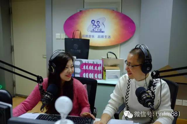 新聞先生凱文和新聞小姐李江也陪伴大家一同跨年！