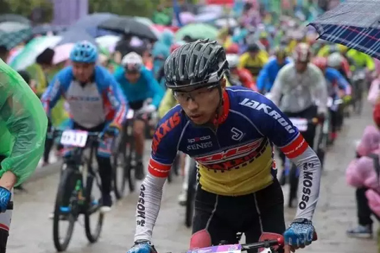 泥濘從不阻止前進(jìn)的步伐 泥濘從不阻止前進(jìn)的步伐