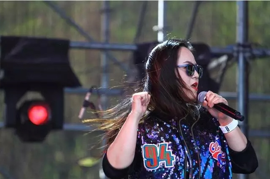 河南超女季軍——王佳月 河南超女季軍——王佳月