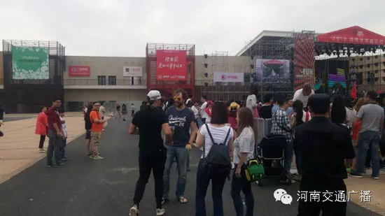 哇塞，現場還有外國友人~