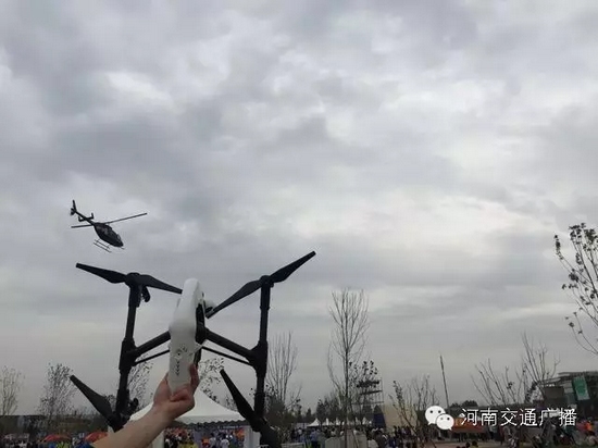 你以為音樂節只有音樂嗎？交廣號和無人機也在哦，看見它就揮揮手吧！