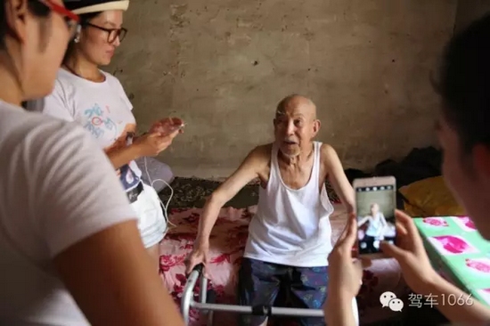 老兵老兵,你的勛章呢,國(guó)家給你的那個(gè)? 老兵老兵,你的勛章呢,國(guó)家給你的那個(gè)?