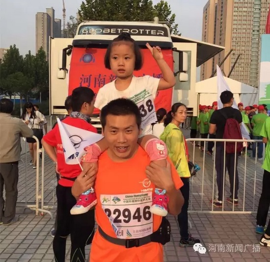 有和爸爸一起來的萌寶小美女 有和爸爸一起來的萌寶小美女