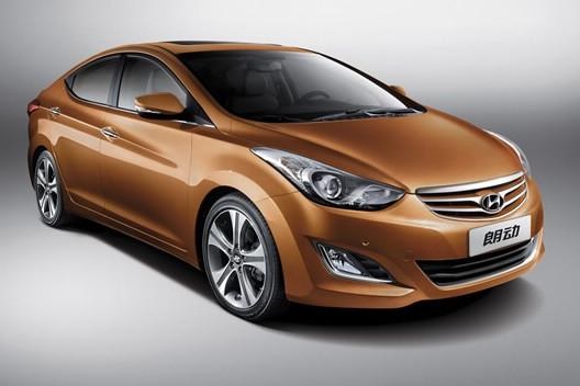 北京現代朗動分別搭載1.6L和1.8L兩種發動機,共7款車型。“流體雕塑”設計理念持身的朗動看上 北京現代朗動分別搭載1.6L和1.8L兩種發動機,共7款車型。“流體雕塑”設計理念持身的朗動看上