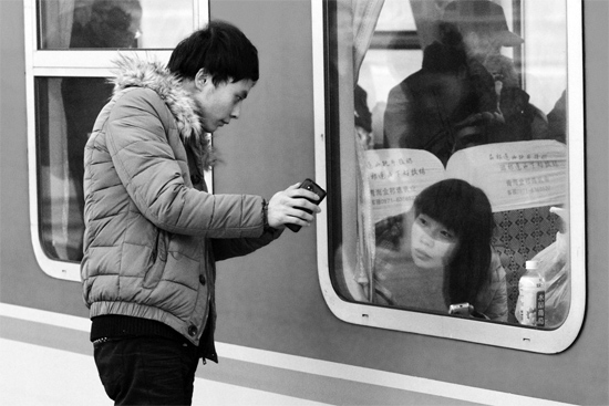 離別后,手機是傾訴思念最好的工具 離別后,手機是傾訴思念最好的工具