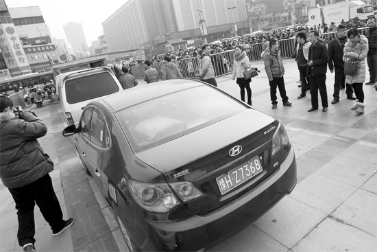 三輛私家車涉嫌非法營運 面臨5000~20000元處罰 三輛私家車涉嫌非法營運 面臨5000~20000元處罰