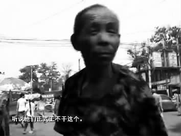 視頻中的男子面對鏡頭發泄心中的不滿:不合理,明擺著剝削人 視頻中的男子面對鏡頭發泄心中的不滿:不合理,明擺著剝削人