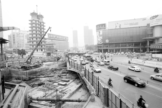 交巡警和地鐵部門(mén)正在規(guī)劃地鐵站點(diǎn)周邊的出行方案 交巡警和地鐵部門(mén)正在規(guī)劃地鐵站點(diǎn)周邊的出行方案