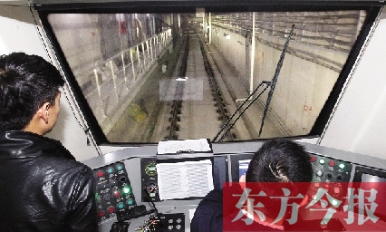 為了地鐵一號(hào)線(xiàn)在年底按期投入試運(yùn)營(yíng)，大家正在緊張調(diào)試