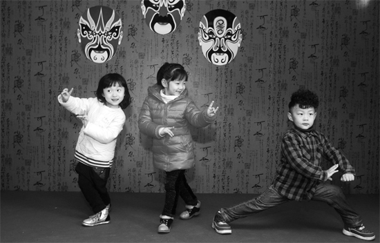 11月19日,鄭州市銘功路小學(xué)的金名劇場 11月19日,鄭州市銘功路小學(xué)的金名劇場