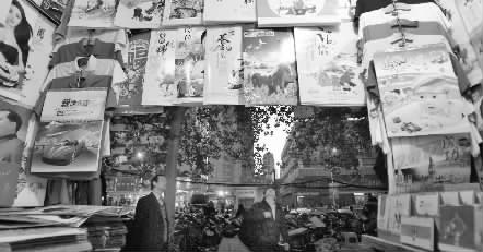 11月25日,鄭州市福壽街一家臺歷、掛歷專營店店主稱,上貨半個多月了,生意一直很冷清 11月25日,鄭州市福壽街一家臺歷、掛歷專營店店主稱,上貨半個多月了,生意一直很冷清