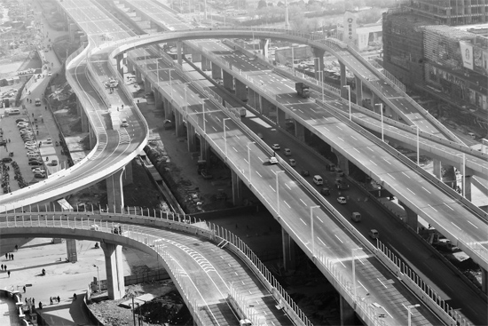 昨日,已經開始施劃交通標線的鄭州市三環快速路北環高架橋部分 昨日,已經開始施劃交通標線的鄭州市三環快速路北環高架橋部分