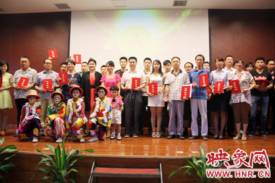 經過網絡投票和專家評審,最終農民兄弟樂隊的歌曲《中國夢》、動畫片《紅孩兒與大學院》以及《中原福塔兒童 經過網絡投票和專家評審,最終農民兄弟樂隊的歌曲《中國夢》、動畫片《紅孩兒與大學院》以及《中原福塔兒童