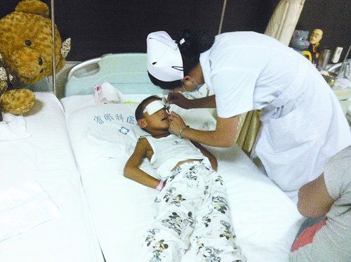 山西被挖雙眼男童度過疼痛期 山西被挖雙眼男童度過疼痛期