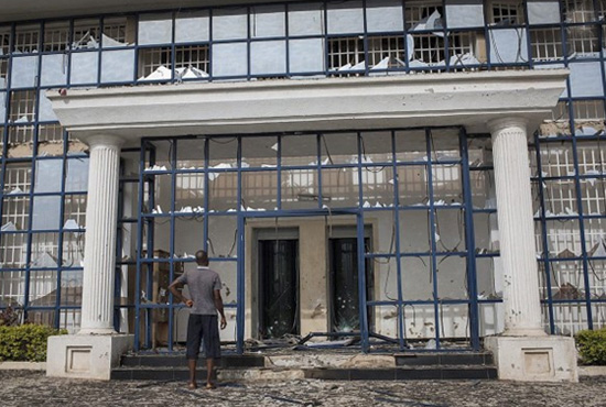 尼日利亞伊斯蘭極端武裝組織“博科圣地”約貝州古杰巴(Gujba)市的農業學院，射殺數十名學生。