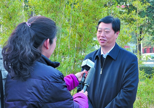 十八大代表、南陽市委書記李文慧談學習十八大精神體會