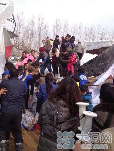 一高爾夫滑雪場(chǎng)發(fā)生坍塌 多名游客墜落 一高爾夫滑雪場(chǎng)發(fā)生坍塌 多名游客墜落