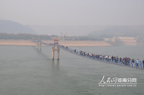 濟源旅游景區游客再現“井噴” 攬金3.37億元 濟源旅游景區游客再現“井噴” 攬金3.37億元