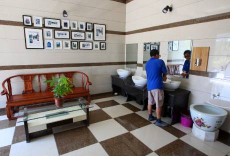 杭州一“四星級(jí)”公廁亮相 杭州一“四星級(jí)”公廁亮相