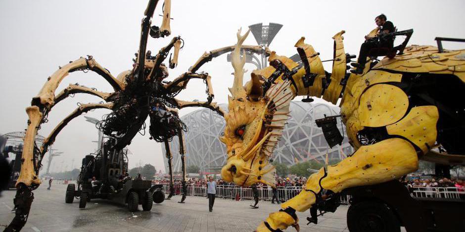 北京鳥巢外上演 北京鳥巢外上演