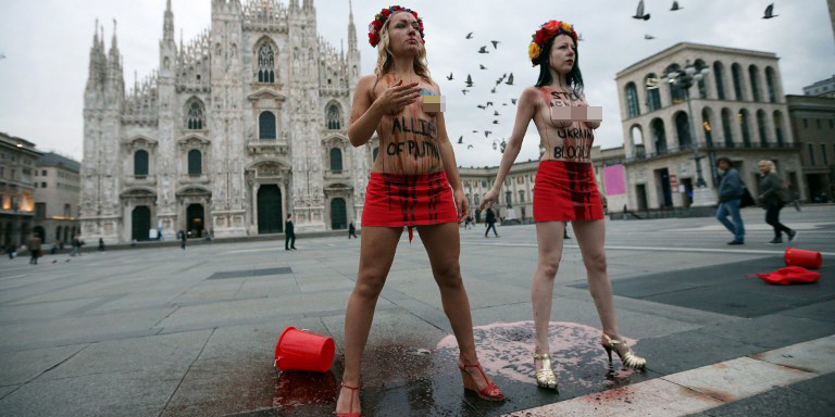 烏女權主義者“潑血”抗議普京 烏女權主義者“潑血”抗議普京