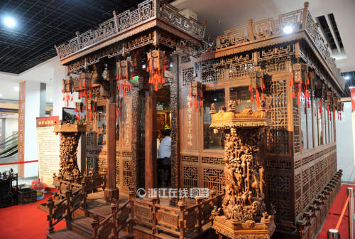 3.5億!木雕《盛世品茶圖》開出 3.5億!木雕《盛世品茶圖》開出