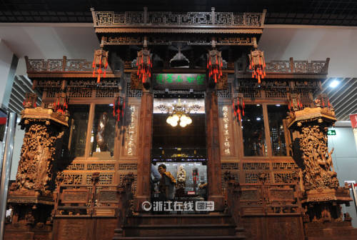 3.5億!木雕《盛世品茶圖》開出 3.5億!木雕《盛世品茶圖》開出