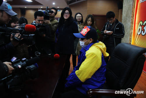 陜西6317萬巨獎(jiǎng)得主現(xiàn)身領(lǐng)獎(jiǎng) 陜西6317萬巨獎(jiǎng)得主現(xiàn)身領(lǐng)獎(jiǎng)