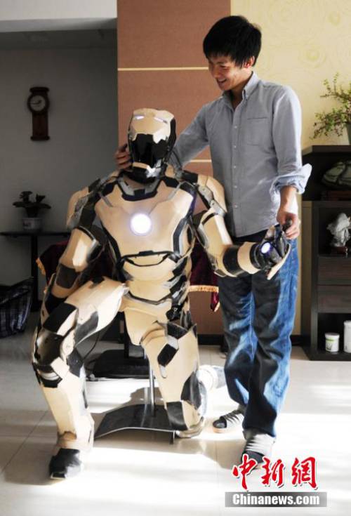 大學生自制“復仇者聯盟”全套服裝