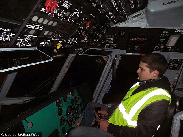 俄羅斯青年夜潛機場 進出跑道無人發現 俄羅斯青年夜潛機場 進出跑道無人發現