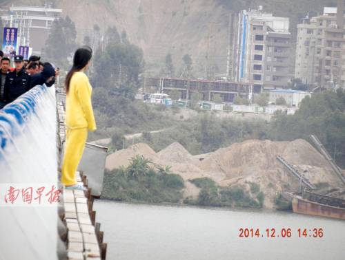 女子跳橋失蹤 網友指責警方處警不當 女子跳橋失蹤 網友指責警方處警不當