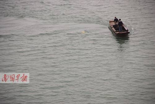 女子跳橋失蹤 網友指責警方處警不當 女子跳橋失蹤 網友指責警方處警不當