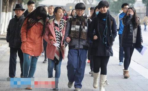 四川藝考現場:一大波美女云集 四川藝考現場:一大波美女云集