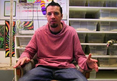 男子愛蛇如命 巨蟒與女兒們 男子愛蛇如命 巨蟒與女兒們